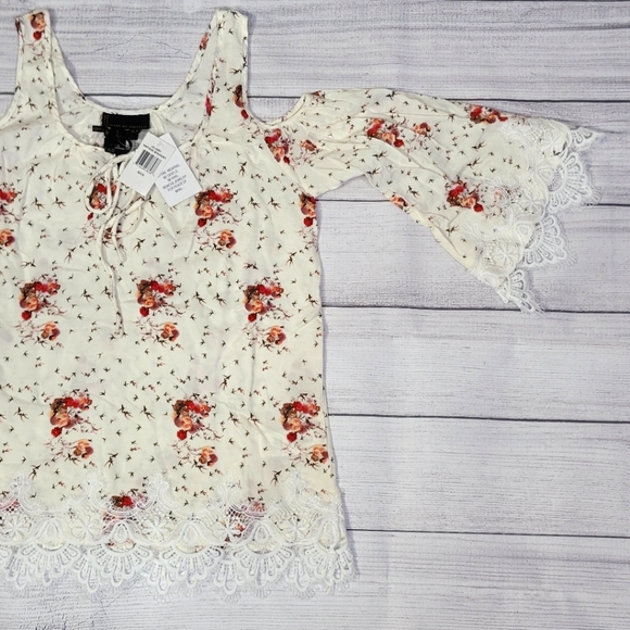 i Jeans by Buffalo Size Sm Cold Shoulder Sheer Lace Hem Floral Top Blouse - Picture 9 of 12
